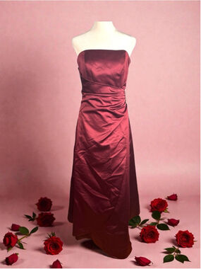 Size 8 Davids Bridal Prom Dress Strapless Ruched Jeweled Maxi Ballgown Burgundy